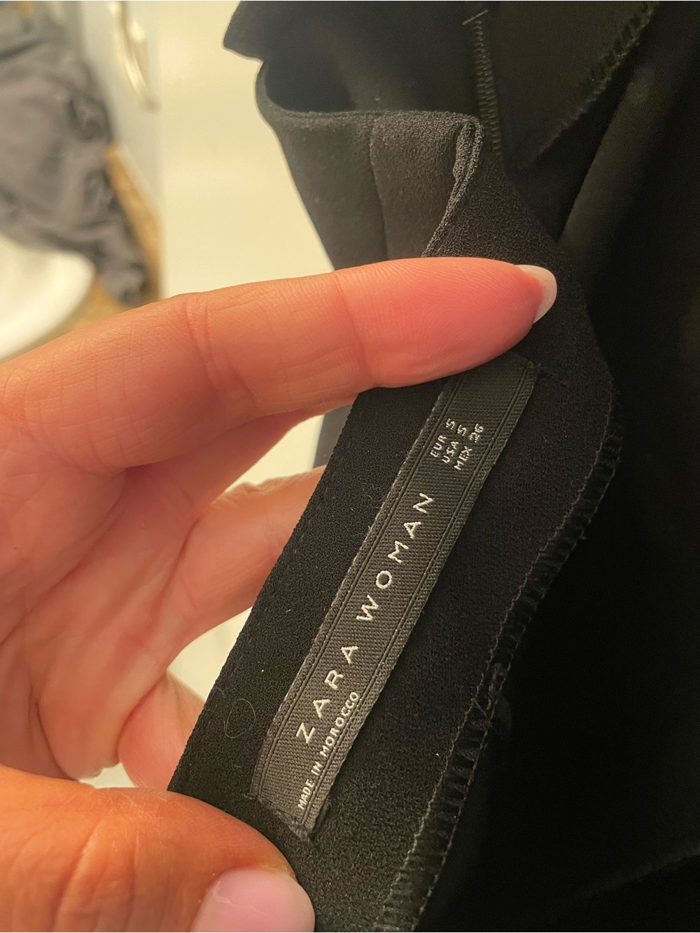 Zara Black Women's Garment — Minimalist Chic - Picture 3 of 3